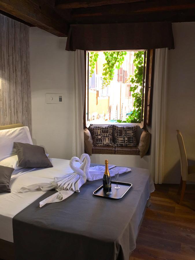 Do-Do Navona Suites Rome Room photo